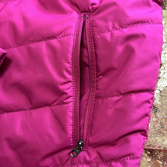 The North Face - lightweight puffer jacket, practically new! - Picture 5 of 7